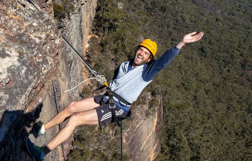 Full-day abseiling and rock climbing combo at Blue Mountains
